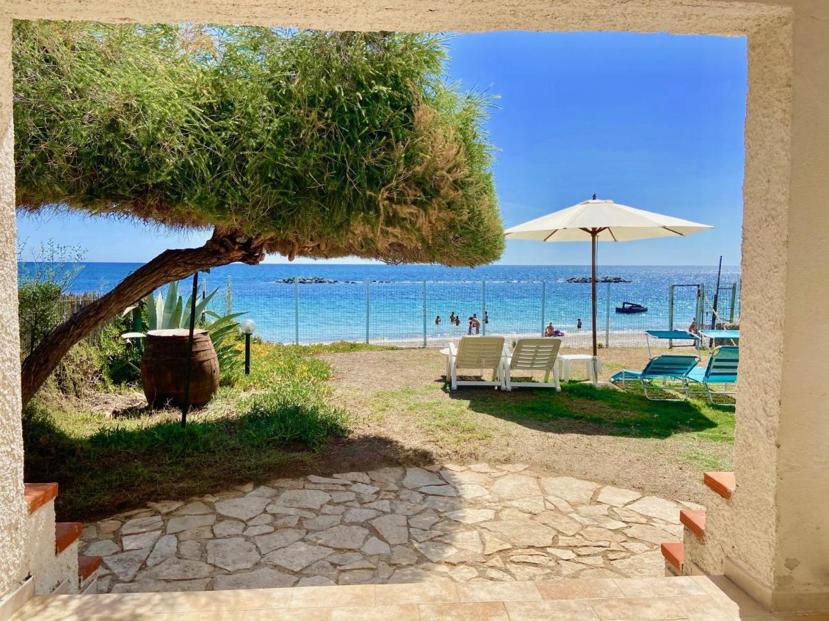 Paradise Beachfront Villa, Porto Columbu, Sardinia * Porto Columbu - Perd'E Sali